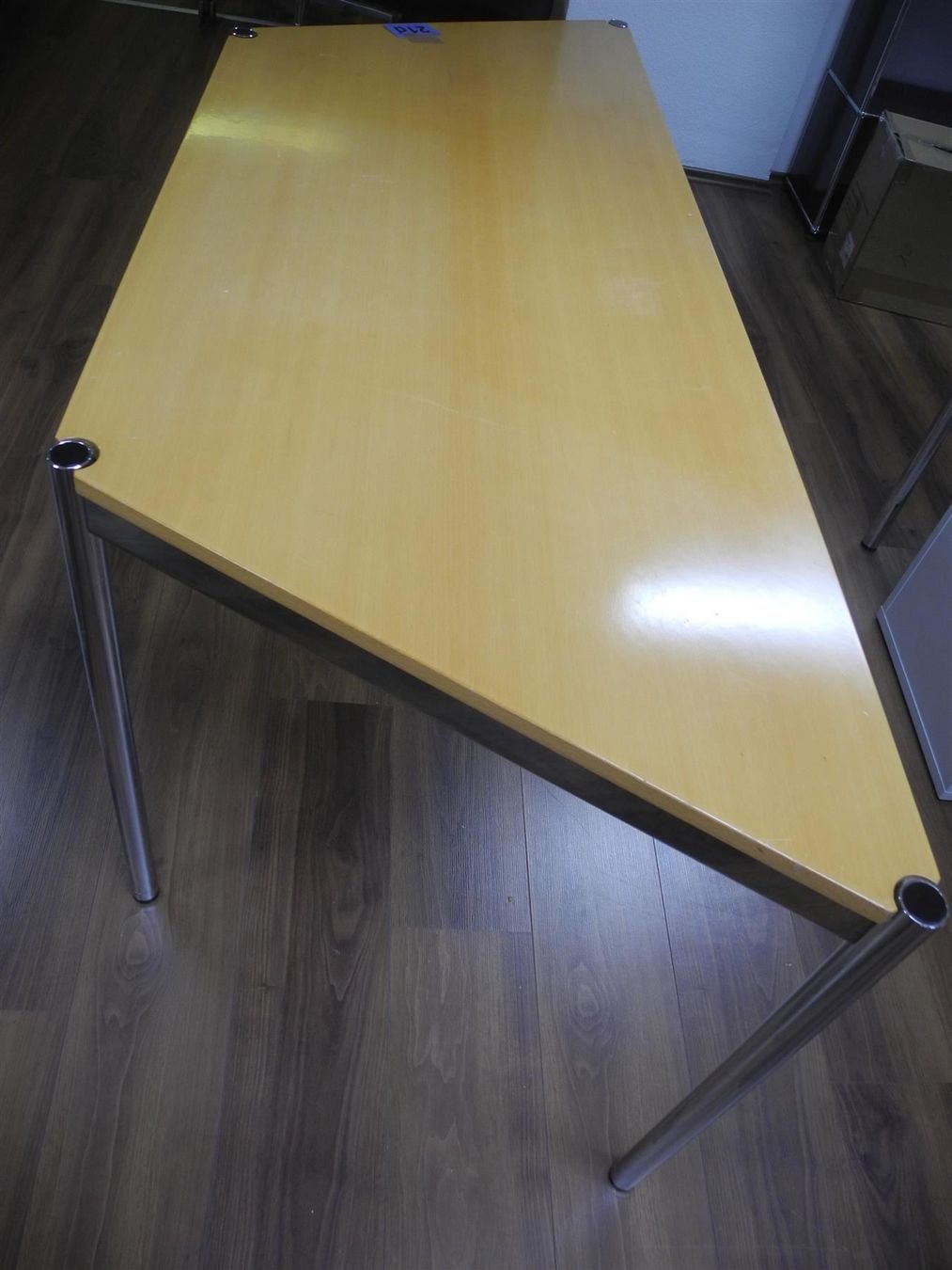 USM Tavoli: USM Haller Tisch / Bürotisch, Nr. 21d – Usato da Kottwil venduto da Crazyrolf 4
