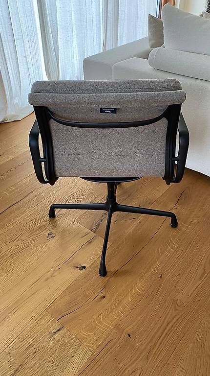 Vitra Sedie: Vitra Eames Soft Pad Chair EA208 – Usato da Bassersdorf venduto da ZentnerM 2