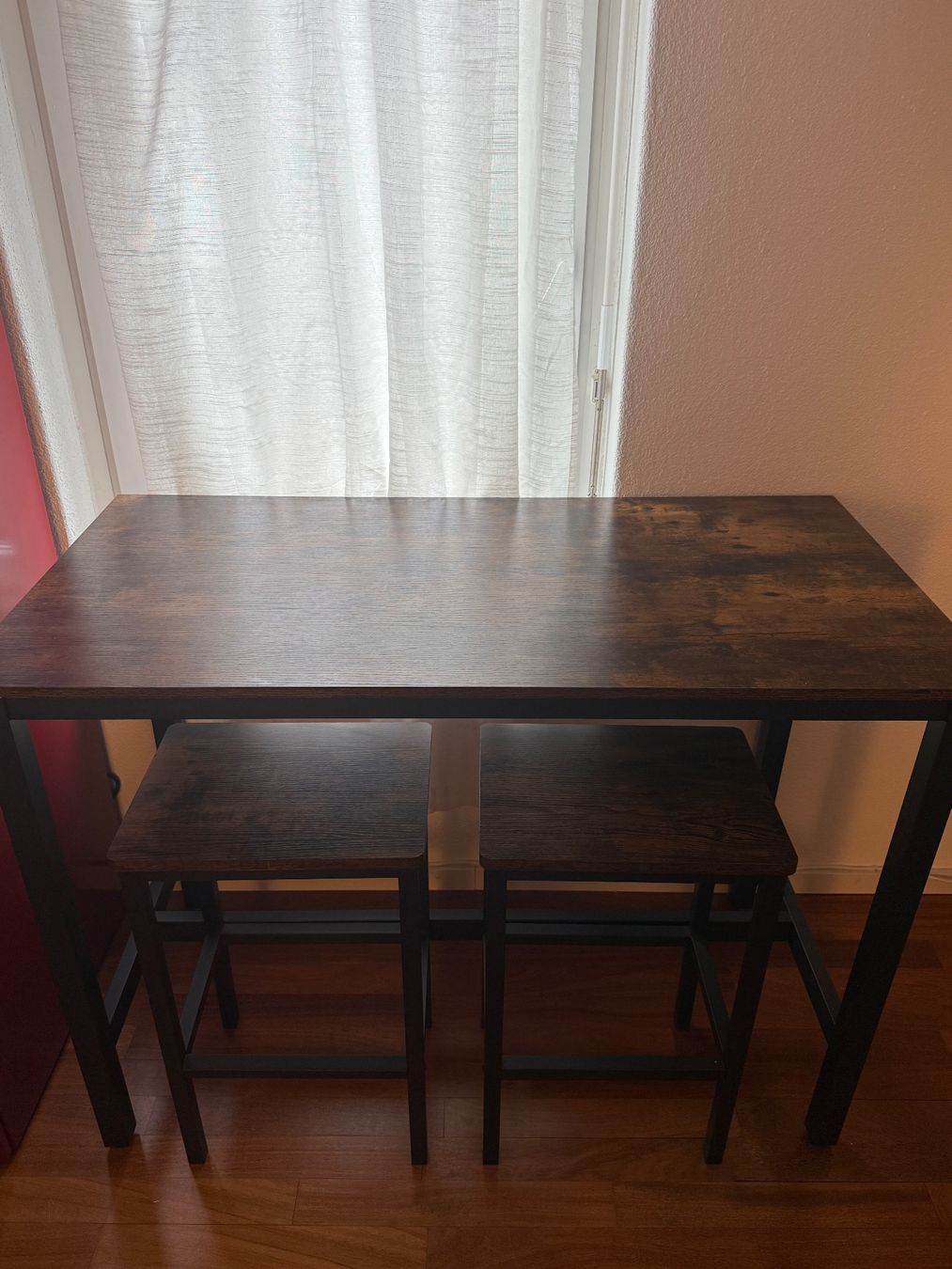 Set di tavolo e panche: Bartisch mit 2 Barhockern – Bartischset / Stehtisch VASAGLE – Usato da Zürich venduto da ibr_58y7