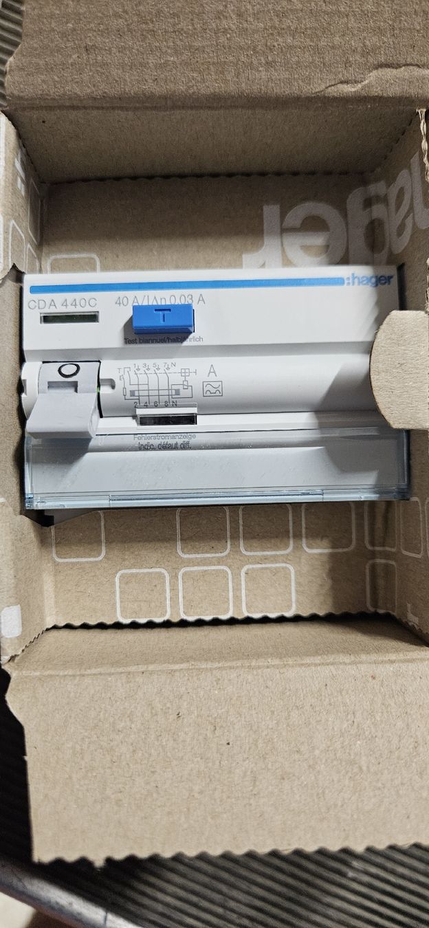 Hager Interruttori: FI-Schutzschalter Hager CDA440C 40A 30mA – Nuovo e nell'imballaggio originale da Baar venduto da Vel...Baar45 3