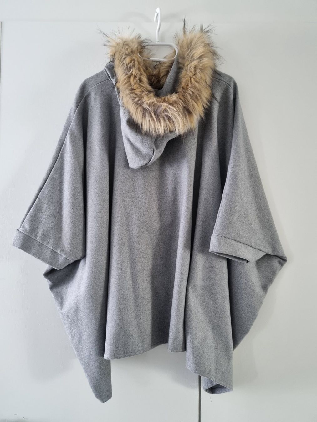Giacche: Poncho – Usato da Thalwil venduto da Briscolina 1