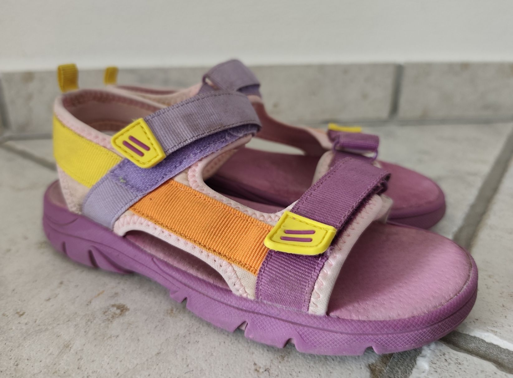 Scarpe per ragazze: Mädchensandale Grösse 32 – Usato da Chur venduto da Rodanisa 1