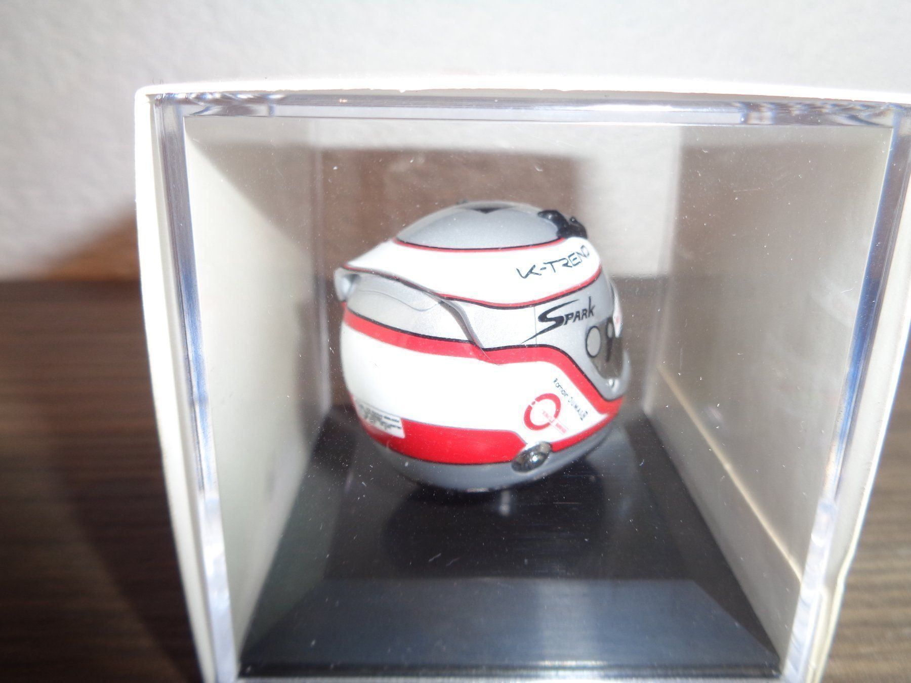 Kit di modellismo & Modellini statici: Spark 1:8 Circuit Casque Romain Dumas Helm – Nuovo e nell'imballaggio originale da Reconvilier venduto da rallycar 1
