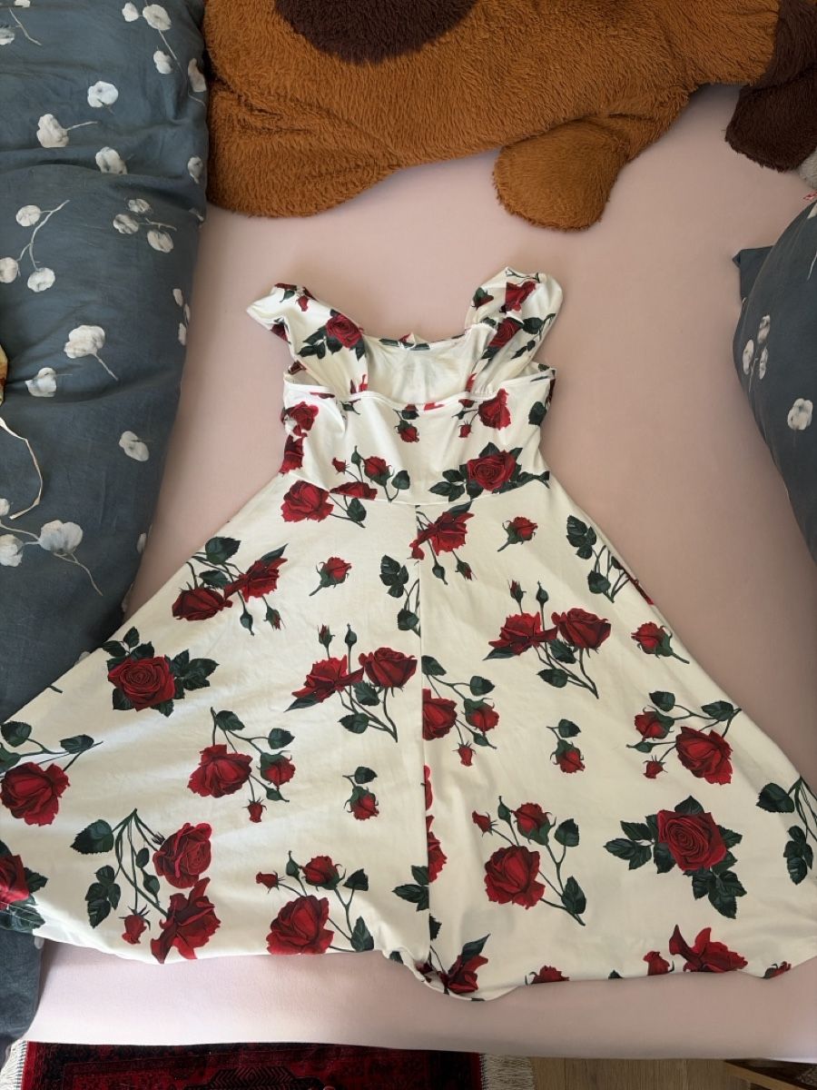 Kleider: Weisses Kleid mit Rosen print – Neu (gemäss Beschreibung) aus Fischbach-Göslikon von sam_ky7f 1