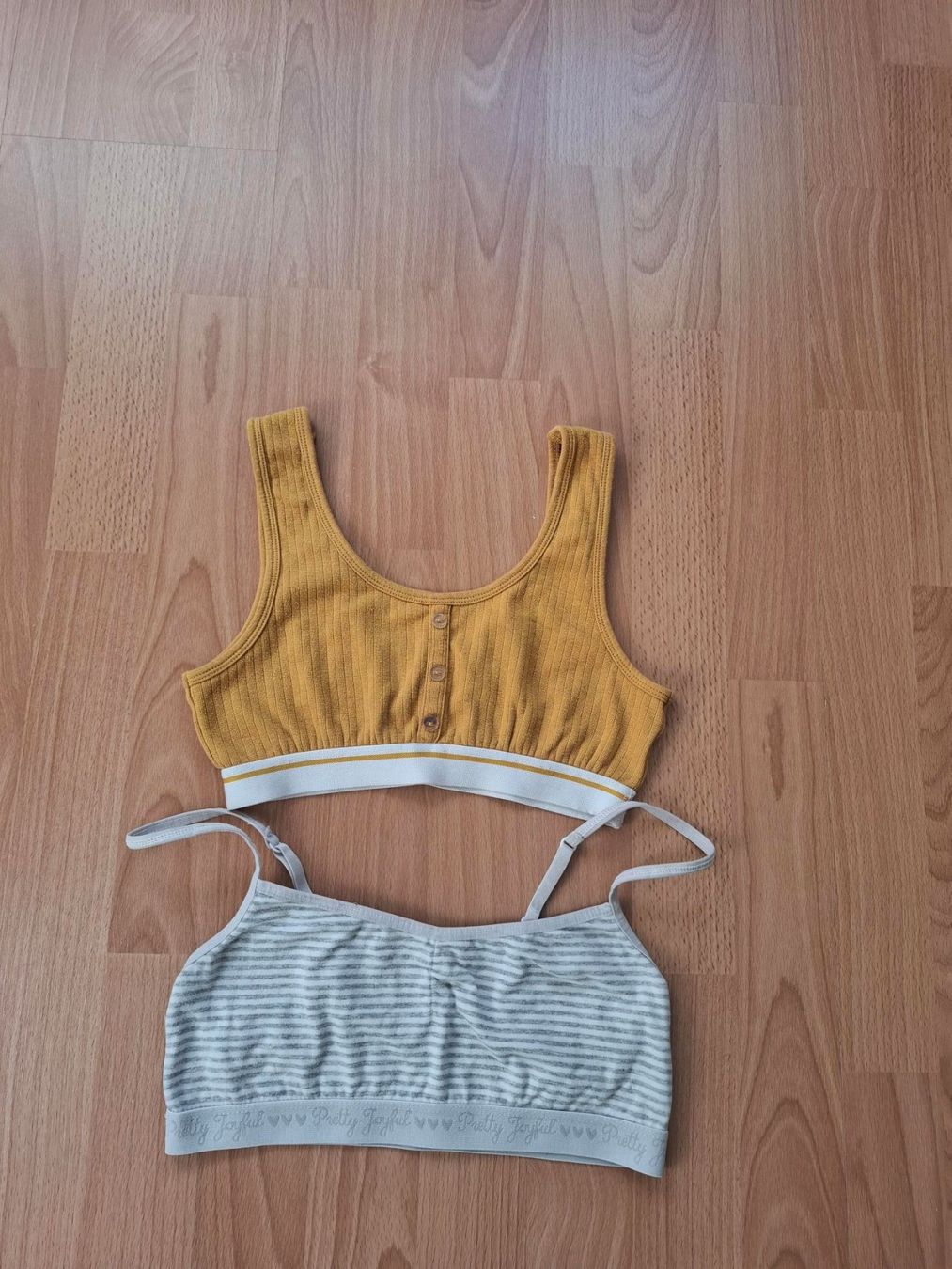 Biancheria intima: 2 brassières – Usato da Porrentruy venduto da Piquetix 1