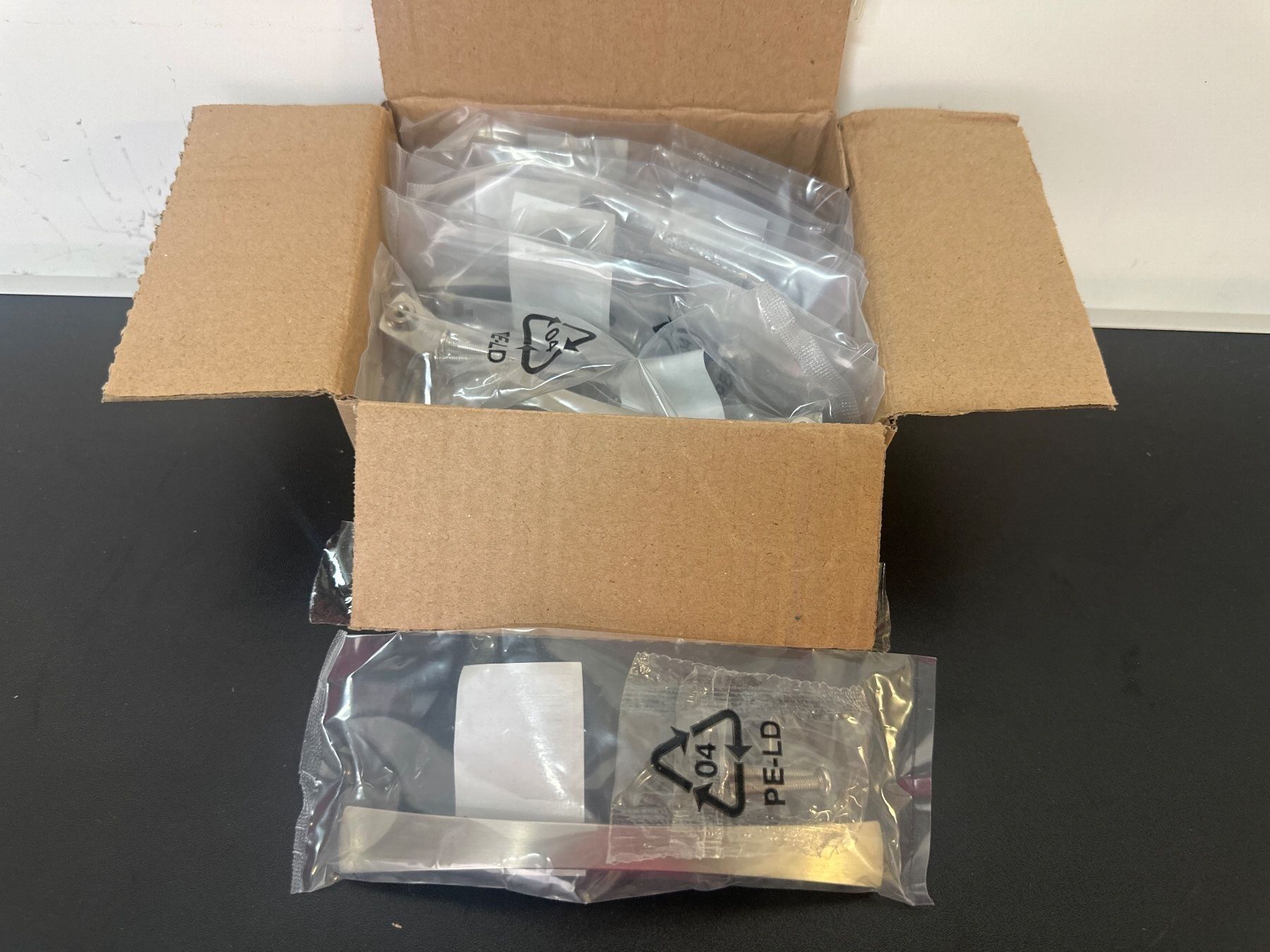 Eisenwaren: Möbelgriffe Nickel matt 128mm von Tegro AG – Neu und originalverpackt aus Gerlafingen von Tsuru 3