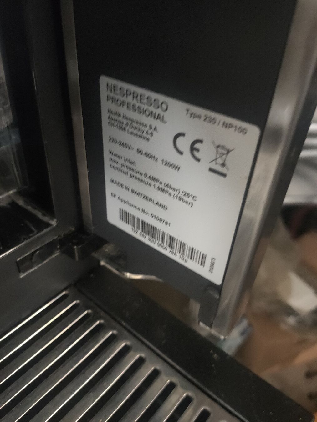 Nespresso Macchine per caffè & Macchine per espresso: Nespresso professional 230/100 – Difettoso da Bern venduto da Berna22