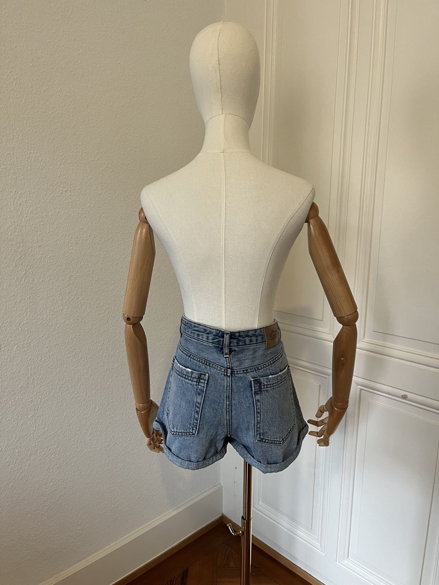 Pull&Bear Pantalons: Pull&Bear distressed denim shorts, size 38, summer looked – D'occasion à Mies par Nib2011 5