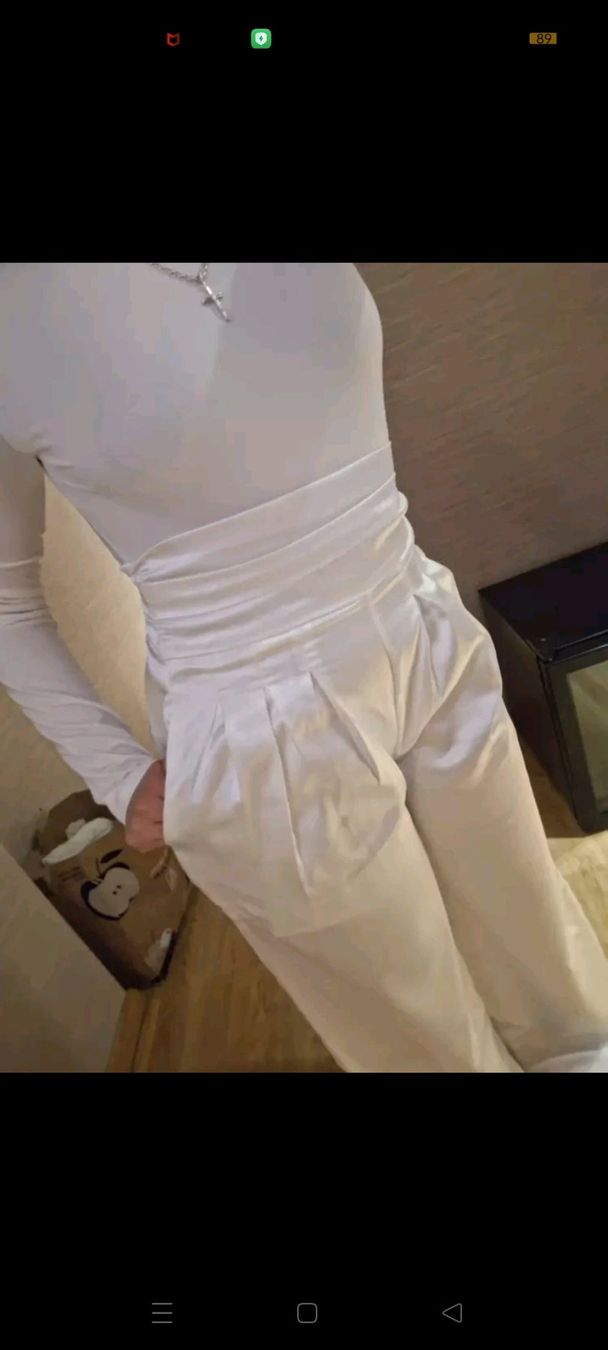 Pantaloni: Pantalon large satiné blanc taille haute, taille 36 – Nuovo (secondo la descrizione) da Lausanne venduto da Cassandra11 3