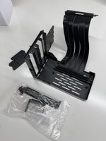 Lian Li Vertikaler GPU Mount mit Riser Kabel - Verstellbar