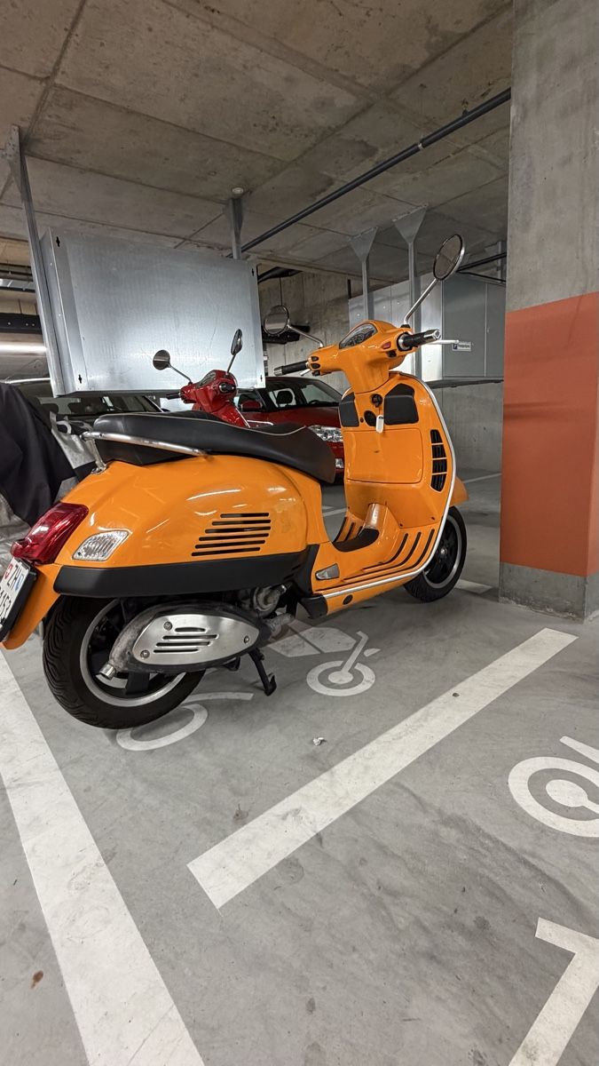 Vespa Scooters: Vespa GTS 300 Super – Gebraucht aus Zürich von Carpe_diem_1 1