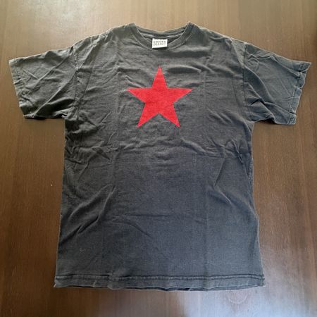 Thrifted T-Shirt mit rotem velvet Stern M