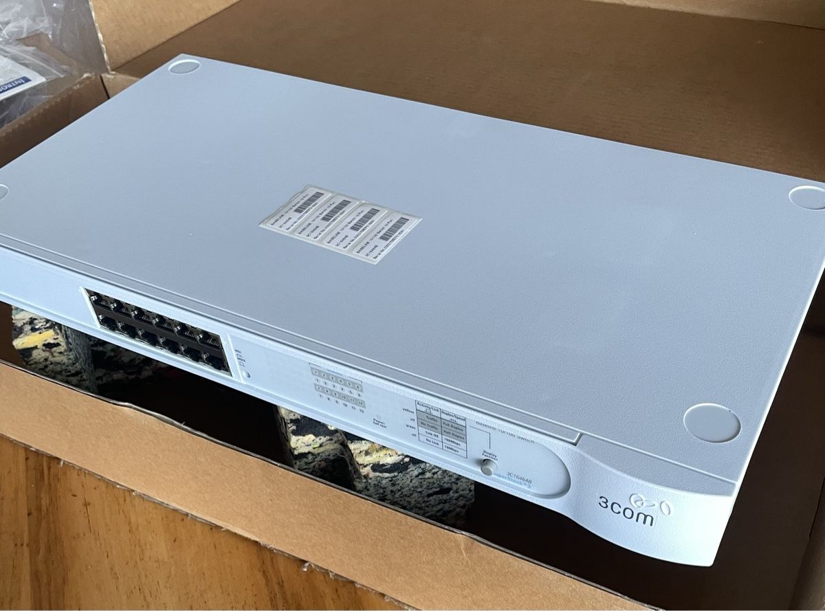 Modem & Router: 3Com SuperStack Switch 12 Port OVP Netzwerk Switch – Nuovo (secondo la descrizione) da Zuerich venduto da Kiamid 2