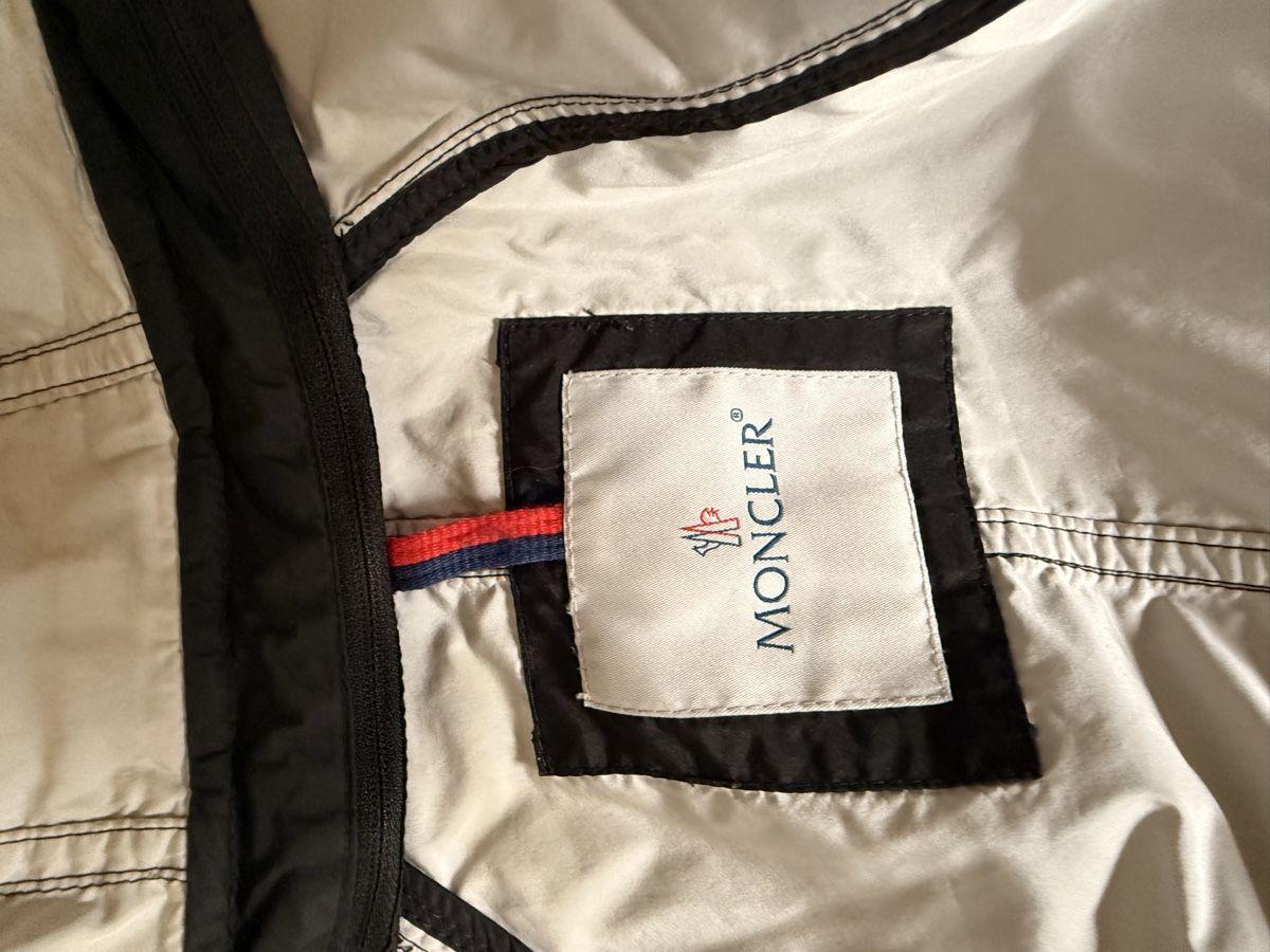 Moncler Giacche: Parka Moncler noire avec capuche – Difettoso da Sugiez venduto da Mlle_Bakets 5