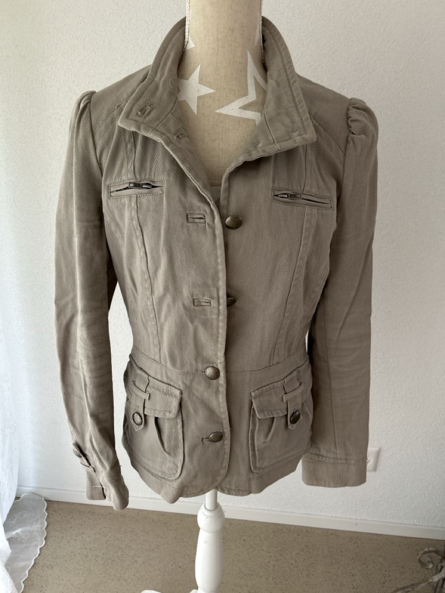 H&M Giacche: H&M Jacke, tailliert, Gr. 38 – Usato da Langwiesen venduto da Cattii