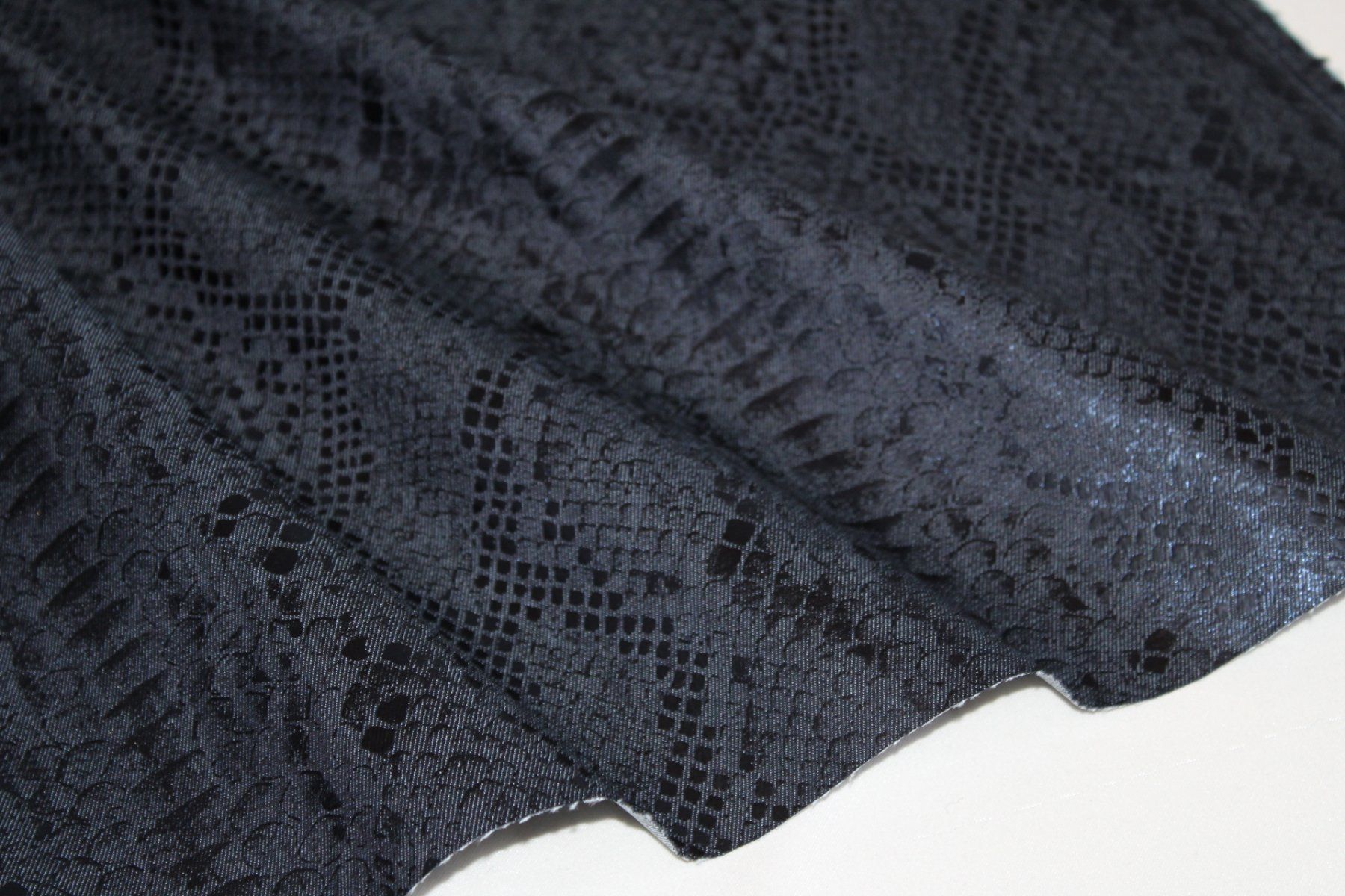 Tessuti: Stoff Jeansstoff Stretch Schlangenprint d.blau glänzend – Nuovo (secondo la descrizione) da Obfelden venduto da solomon111