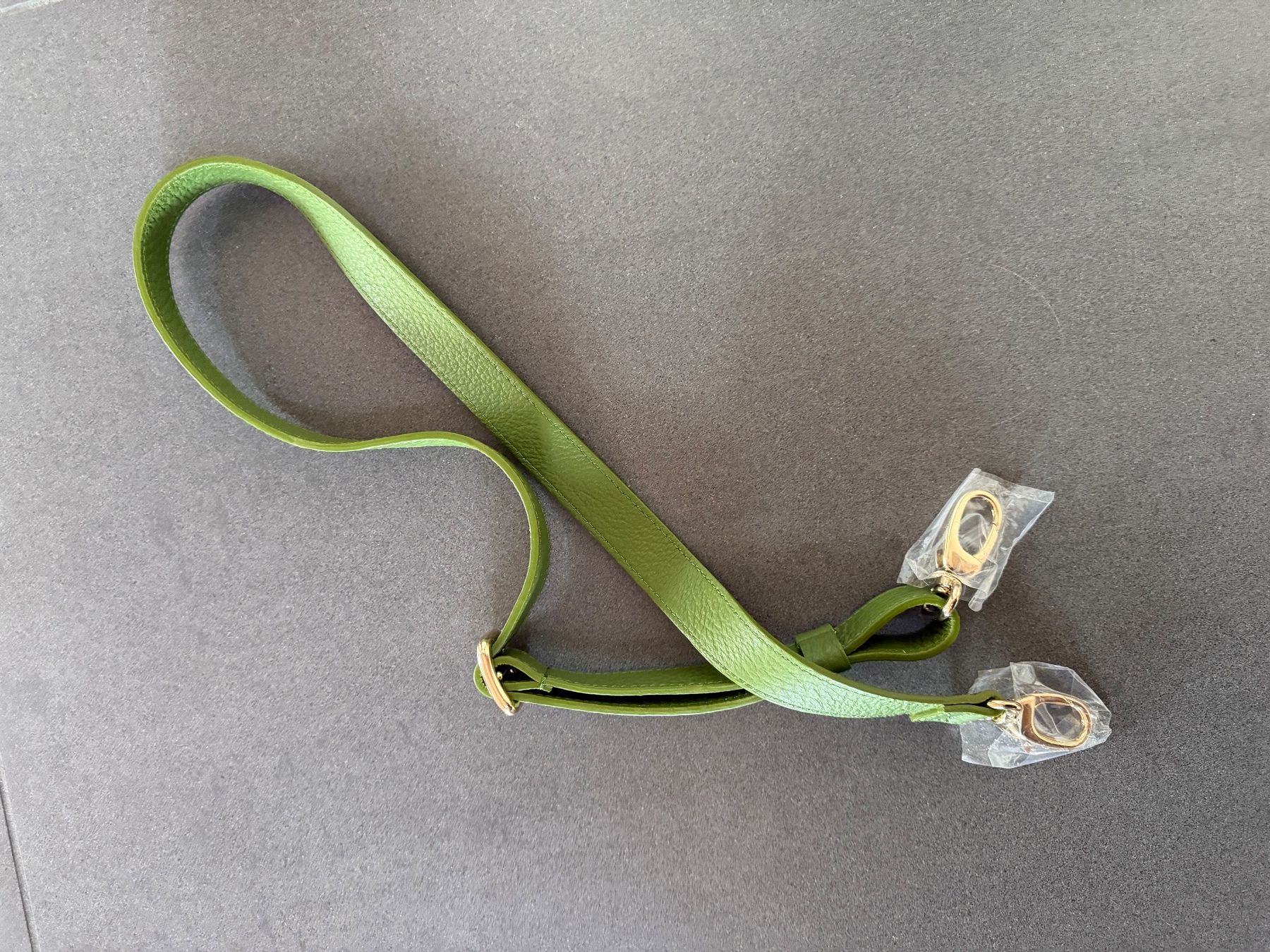 Taschen für Damen: Lederhandtasche neu, olive / grün – Neu (gemäss Beschreibung) aus Horgen von Dorastar 5