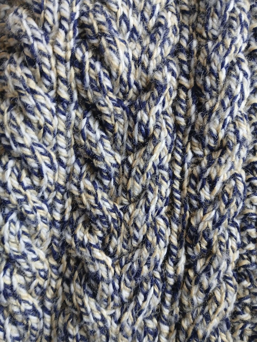 Pulls & Sweat-shirts: Handmade Chunky Cable Knit Sweater Blue Beige Mixed Thread – D'occasion à Dübendorf par rol_fm6d 1