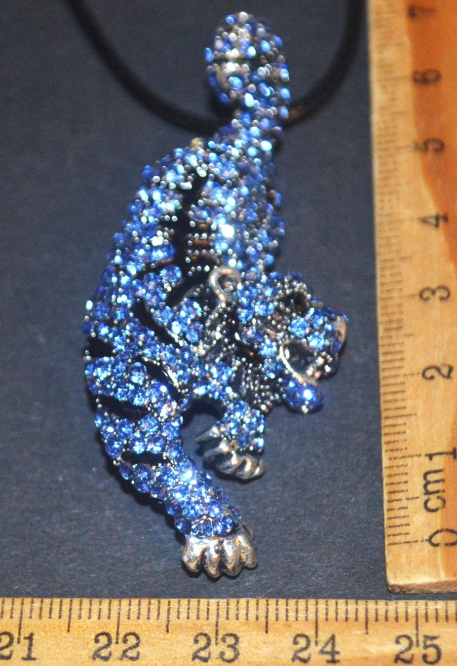 Spille & Fermagli: Brosche oder Halskette K-1424C – Tiger - Emaille & Strass Bl – Nuovo e nell'imballaggio originale da Goldiwil (Thun) venduto da han_v5b7 2