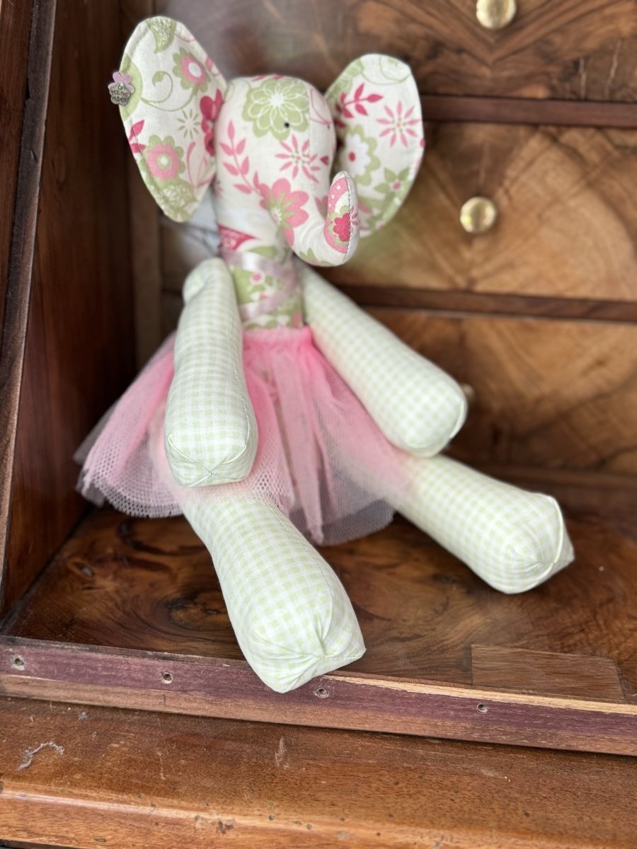 Giocattoli: Stoffelefant Handmade, Geburtsgeschenk, orig. Tildamuster – Nuovo e nell'imballaggio originale da Lotzwil venduto da Tgdromad