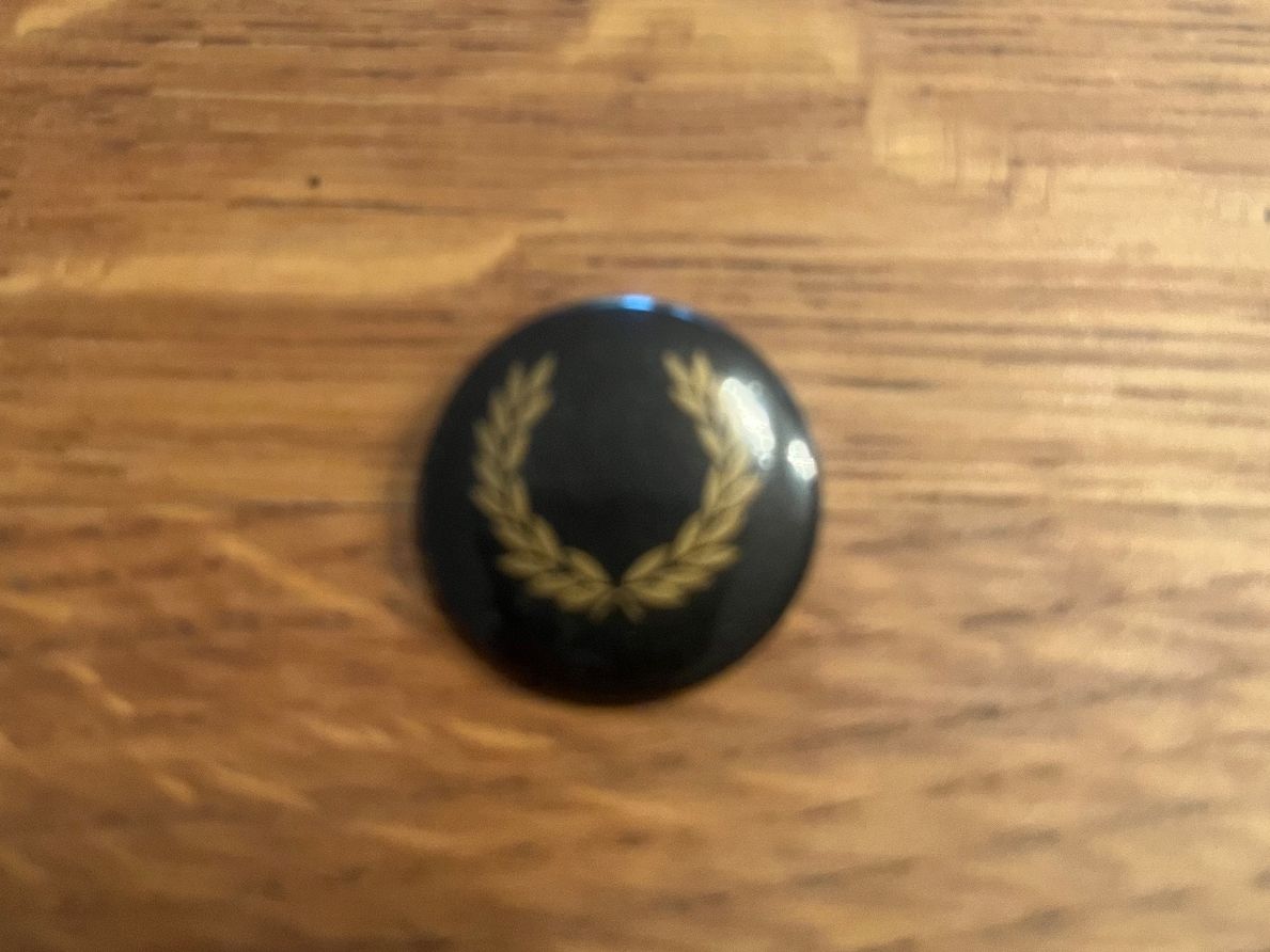 Plaquettes & Badges: *Fred Perry Button* – D'occasion à Seuzach par Black_sheep