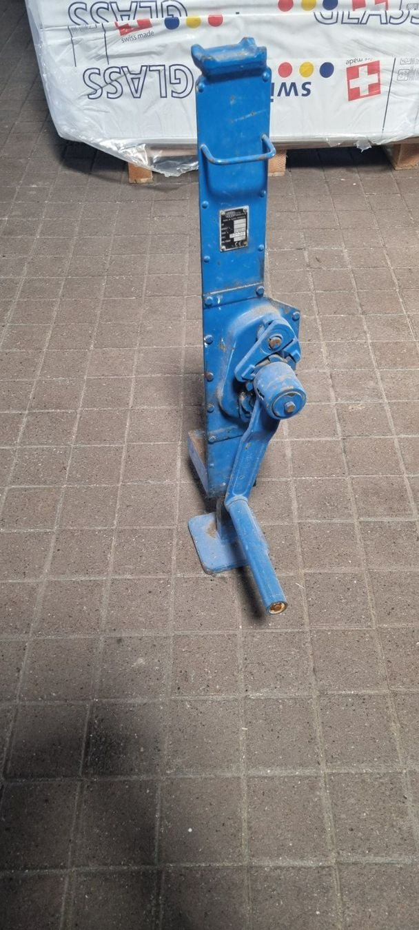Tutti gli attrezzi: Handkurbelwinde (Stockwinde) 2,5 T – Usato da Flawil venduto da dae_njv9 1
