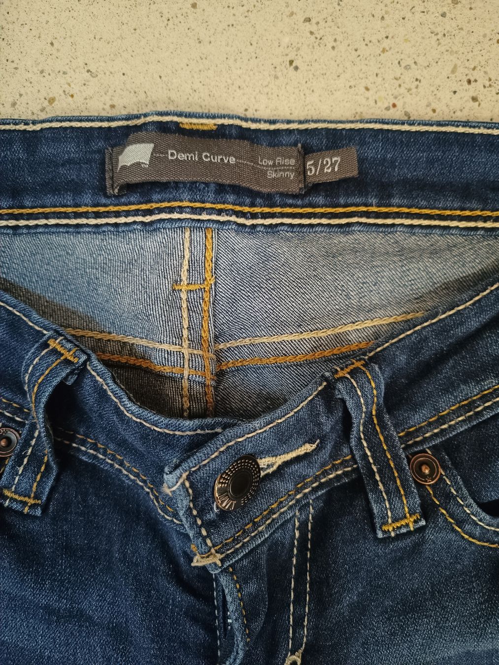 Levi's Jeans: Levis Jeans Demi Curve Gr. 5/27 – Gebraucht aus Humlikon von Zitrone011 2