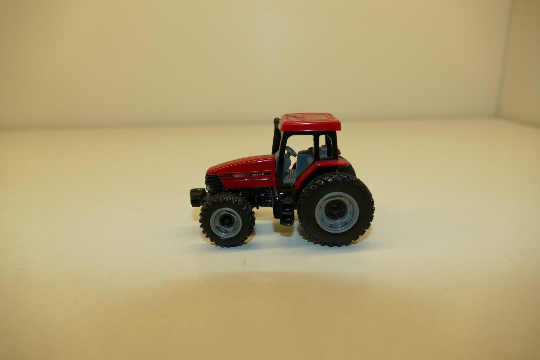 Kit di modellismo & Modellini statici: Metallmodel: Case MX135 Traktor – Nuovo (secondo la descrizione) da Niederhasli venduto da rail-duerst 1