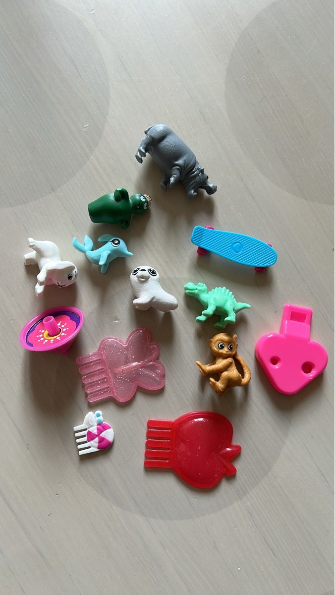 Spielzeuge: Lot de jouets divers animaux et accessoires – Gebraucht aus Vevey von Jaycewitwicky