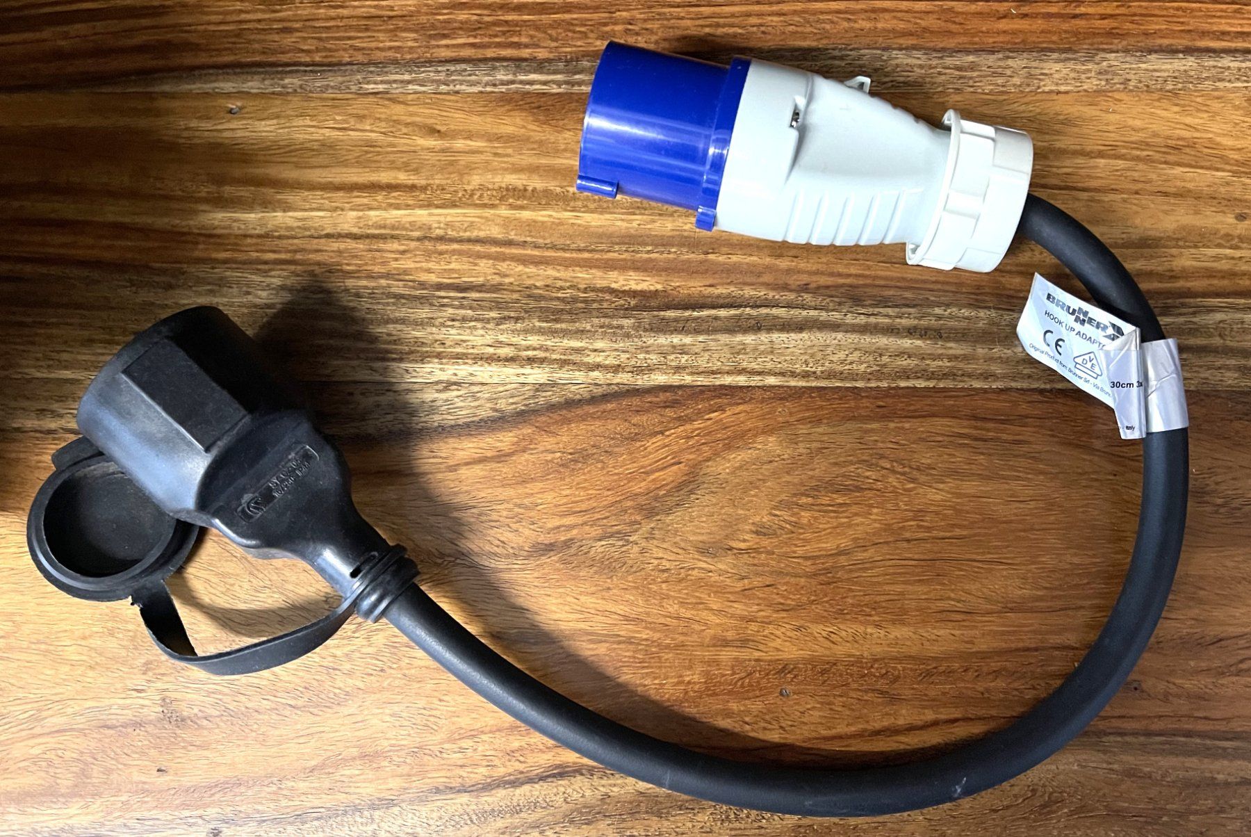 Tutti pezzi di ricambio auto: Adapterleitung Schuko/16A-6H - 200 - 250V – Nuovo (secondo la descrizione) da Oftringen venduto da Vucki