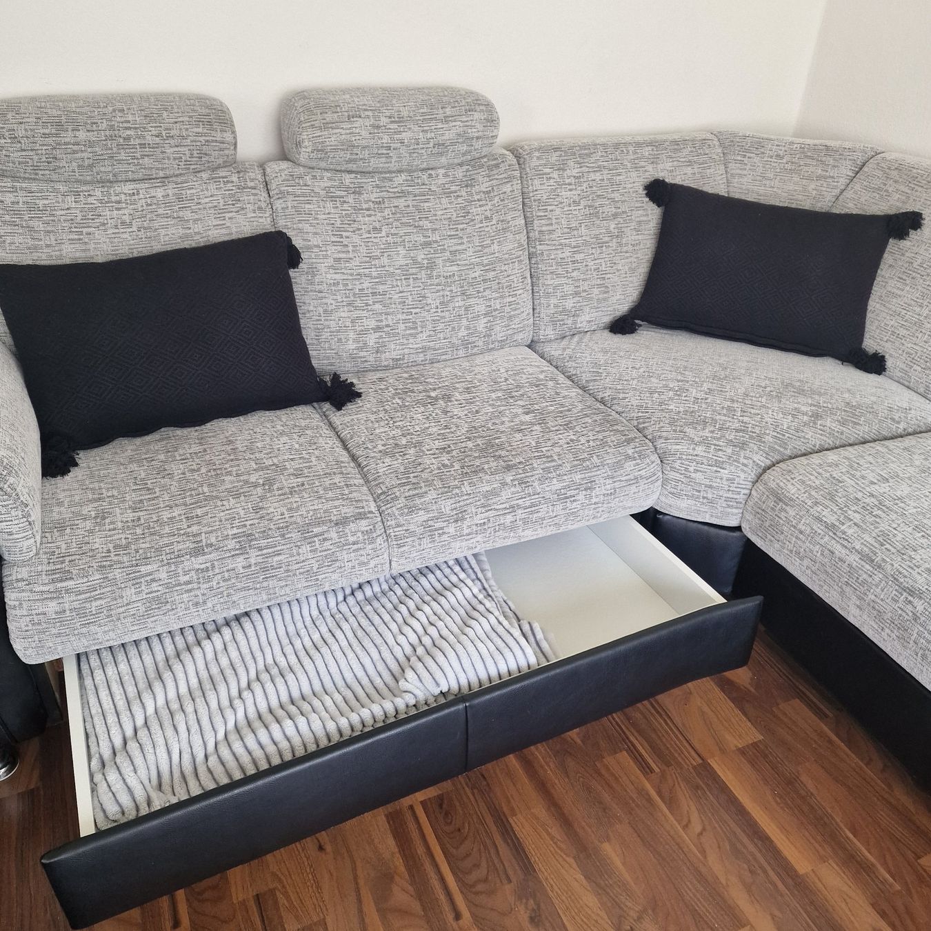 Divani: Grosses Ecksofa mit Bettfunktion und Stauraum, Top! – Usato da Obergösgen venduto da Neluandi 2