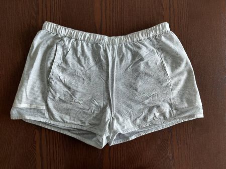 Short de sport Nike taille S