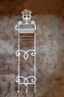 Weisses Vintage  Gestell für die Wand Ideal für Badezimmer