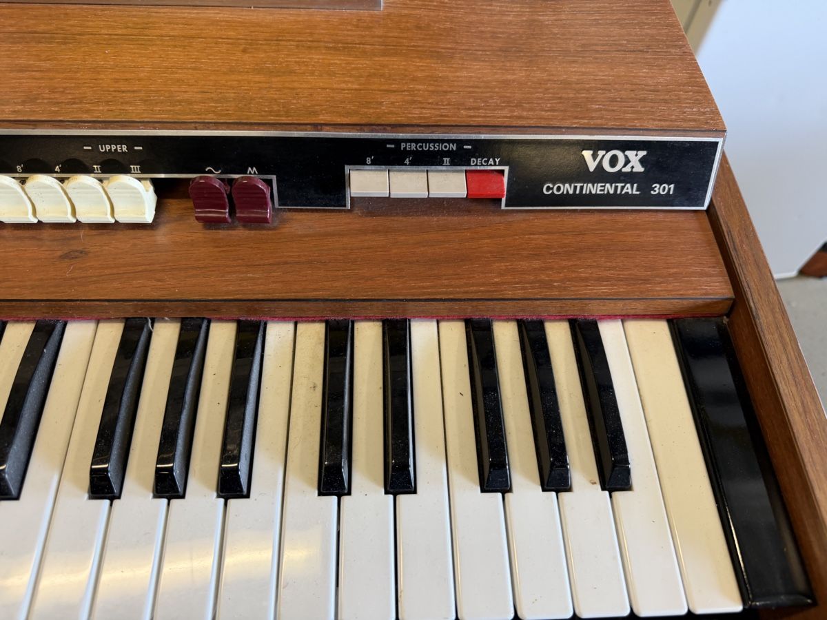 Vox Instruments de musique: Orgel VOX CONTINENTAL 301 Vintage – D'occasion à Strengelbach par RaenAntikDesign 4