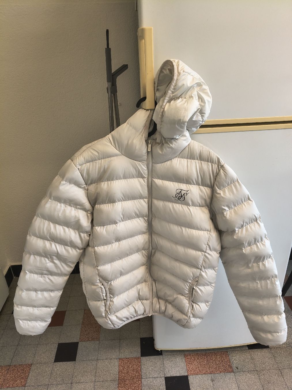Siksilk Jacken: Siksilk Winterjacke weiss Gr. M – Gebraucht aus Luzern von val_9vv5