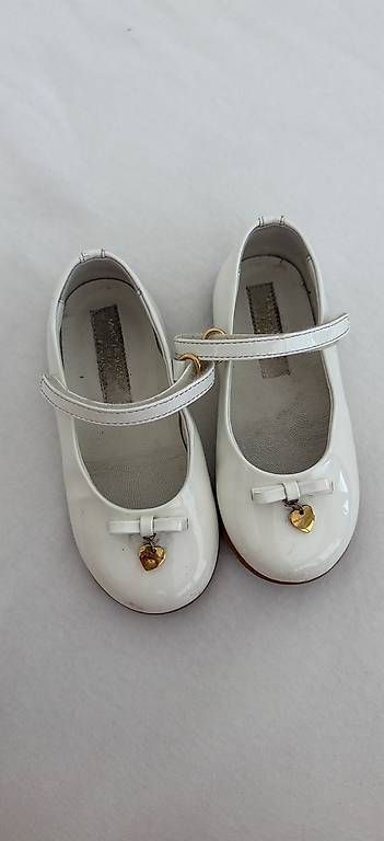 Scarpe per ragazze: Dolce Gabanna Mädchen Schuhe Gr. 22 – Usato da Roggwil venduto da est_r5x7