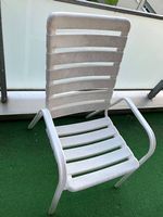6 Kunststoffgartenstühle mit doppelseitig nutzbaren Kissen