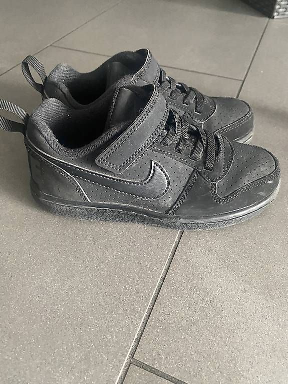 Nike Scarpe per ragazzi: Schwarze Nike, Grösse 28, – Usato da Trübbach venduto da alf_5fpf