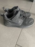 Schwarze Nike, Grösse 28,
