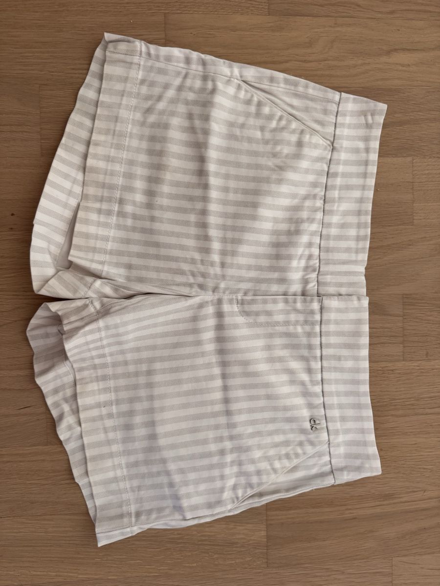 Calvin Klein Pantaloni: Calvin Klein Shorts white-grey striped Size 0 – Usato da Dübendorf venduto da ClaraS.