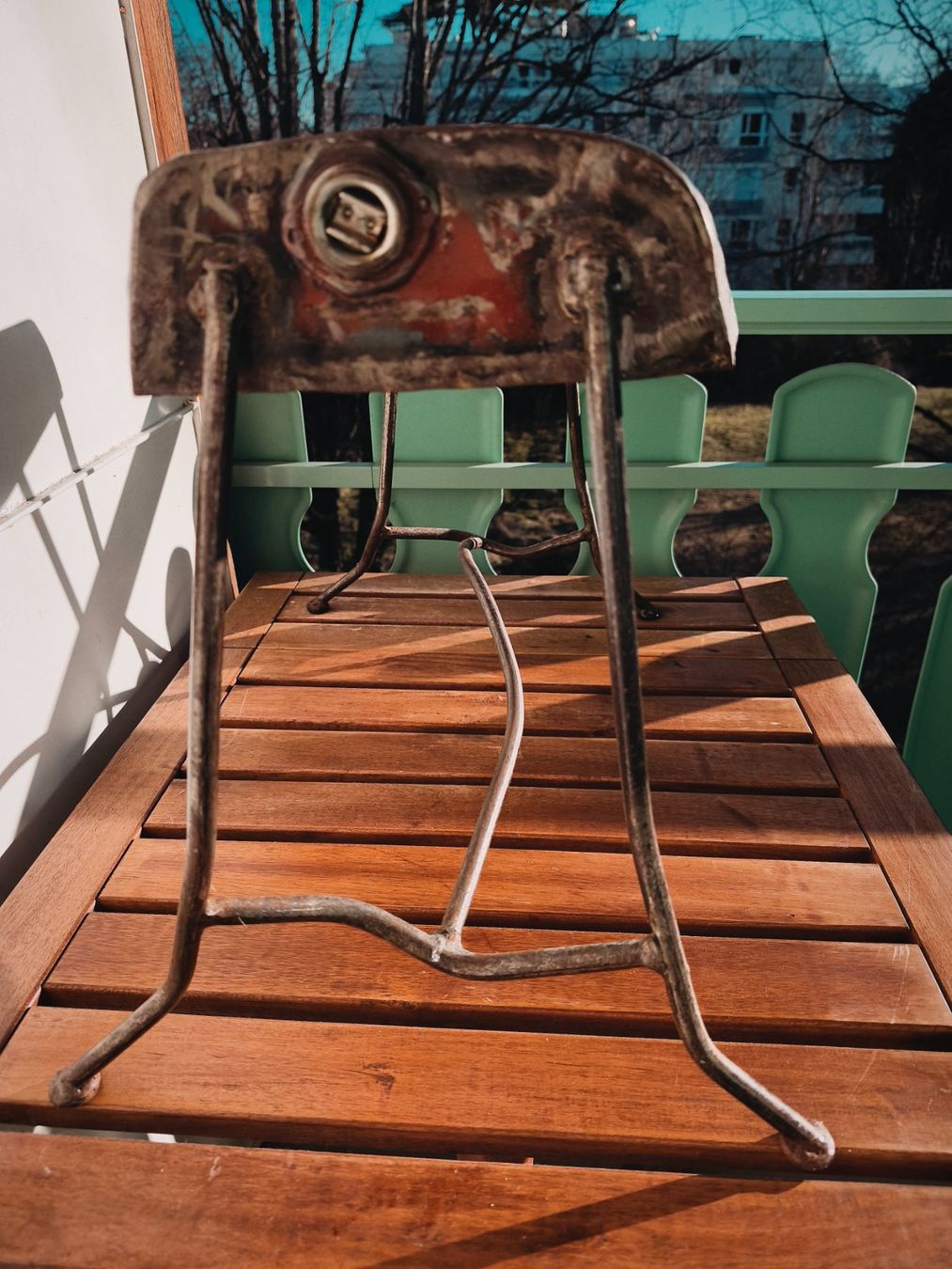 Sedie: Chaise basse industrielle, pièce unique – Usato da Genève venduto da lnicoGE 5