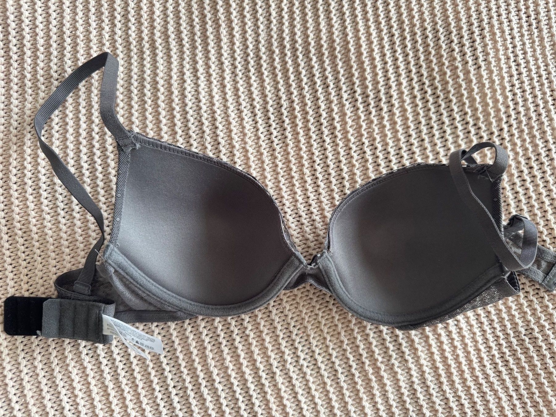 Autres dessous: Soutien-gorge gris – D'occasion à Montreux par Izapechee 1