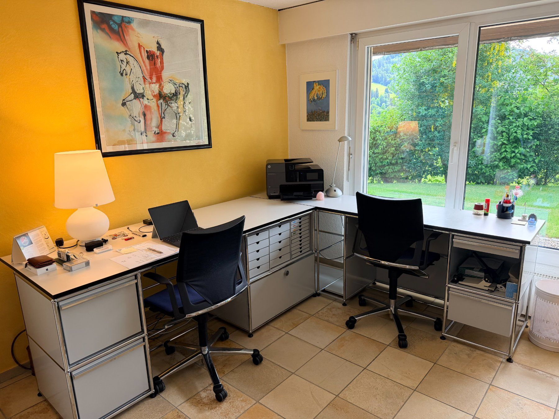 USM Scrivanie: Bureau USM de 190 x 75 et 217 x 52,5 – Usato da Moutier venduto da Casy1
