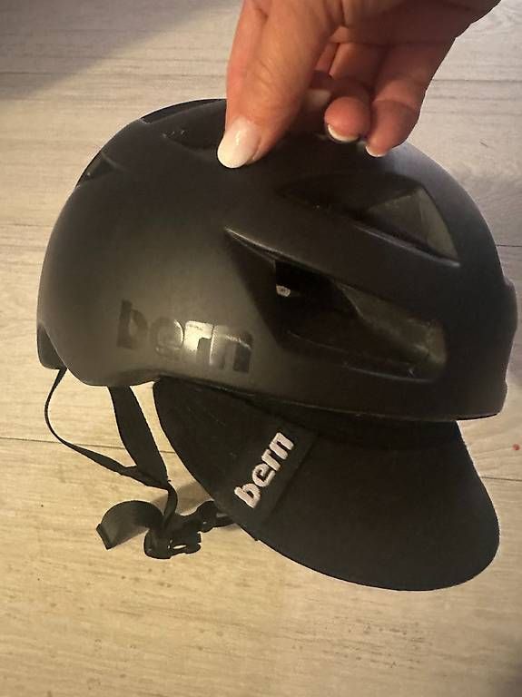 Caschi: Casque jamais utilzer – Usato da Confignon venduto da lynningva