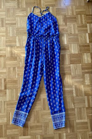 Sommerlicher Jumpsuit, blau mit Muster, Grösse 34, Top!
