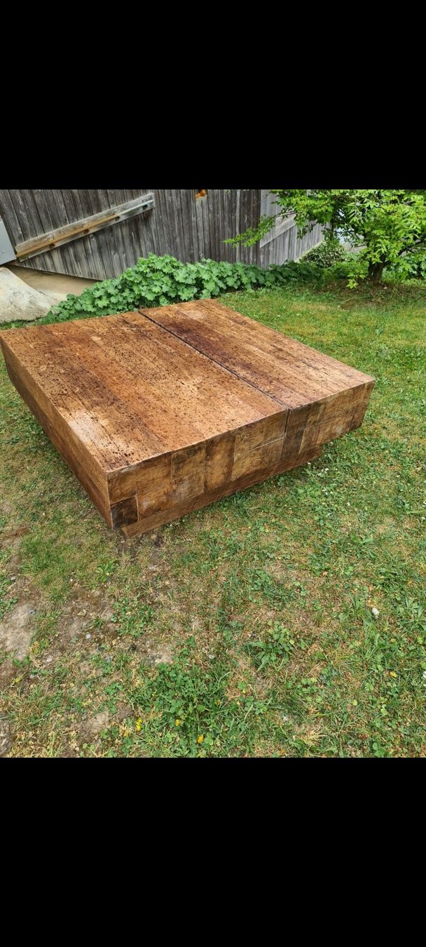 Tavoli: Massiver Holz-Couchtisch – Usato da Niederlenz venduto da DaveDasWahnsinn 1