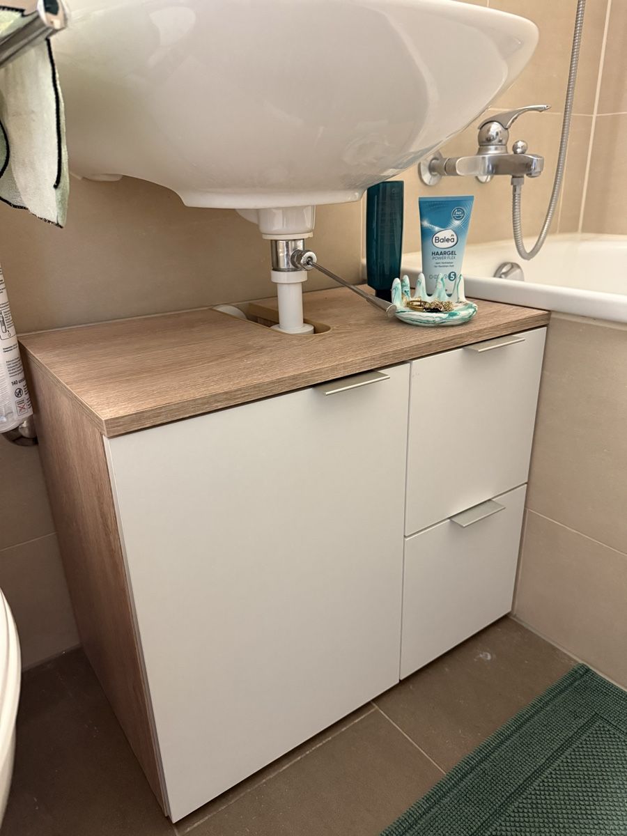 Micasa Installations & Meubles: Lavabo Möbel (ohne Inhalt oder Zubehör) – D'occasion à Birmensdorf ZH par JennyJey
