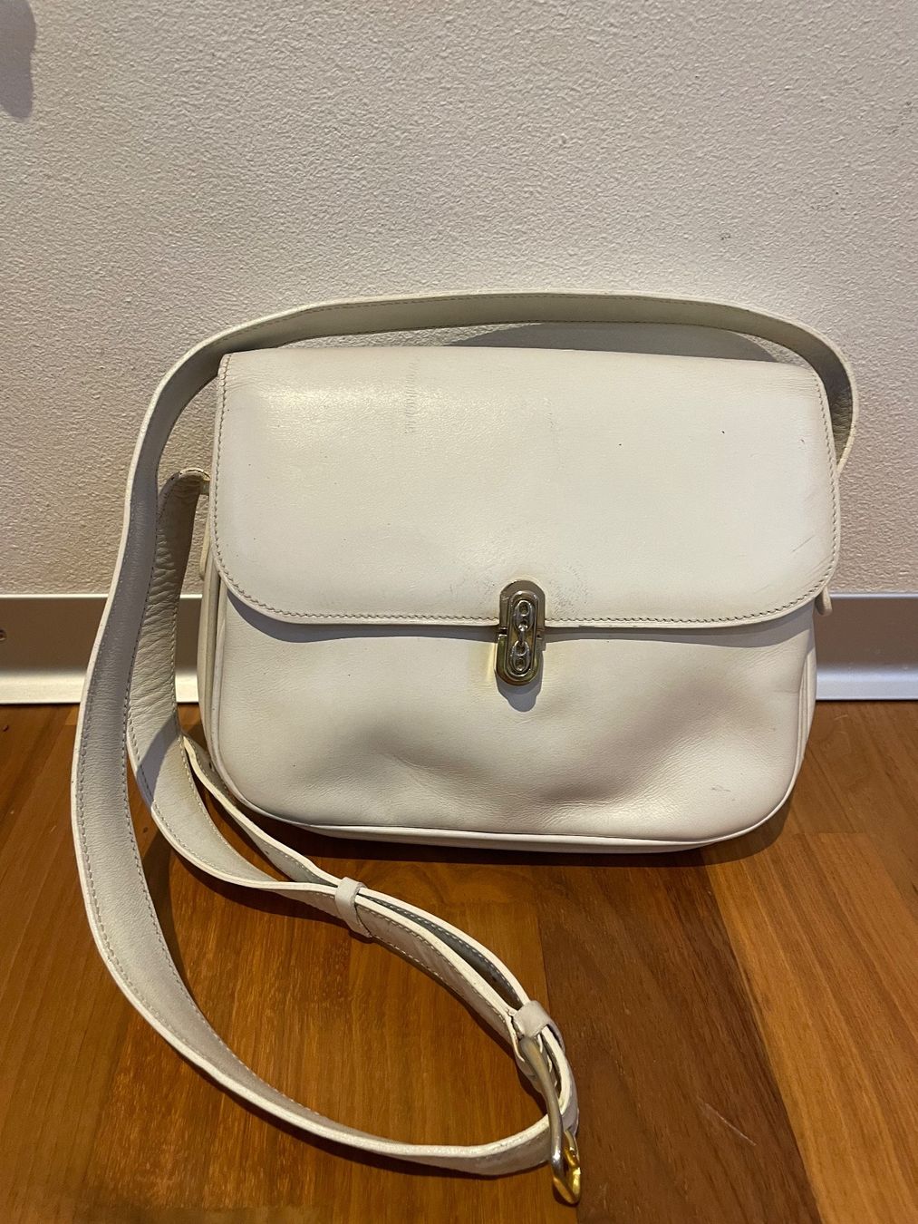 Celine Borse da donna: Celine Crossbody Tasche Weiss – Usato da Hittnau venduto da LuxAndMore 1