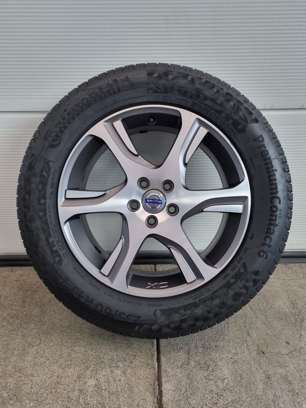 Volvo Pneus & Kompletträder: Volvo XC60 altes Modell Winterräder – Gebraucht aus Kirchdorf AG von Cartastic_AG 1