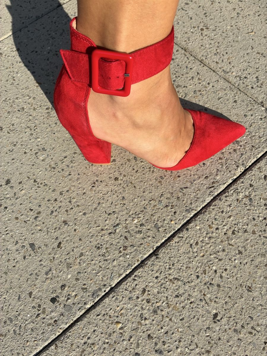 Damenschuhe: Red Suede Ankle Strap Heels Size 40 Used – Gebraucht aus Zuoz von noe_g2f5 2